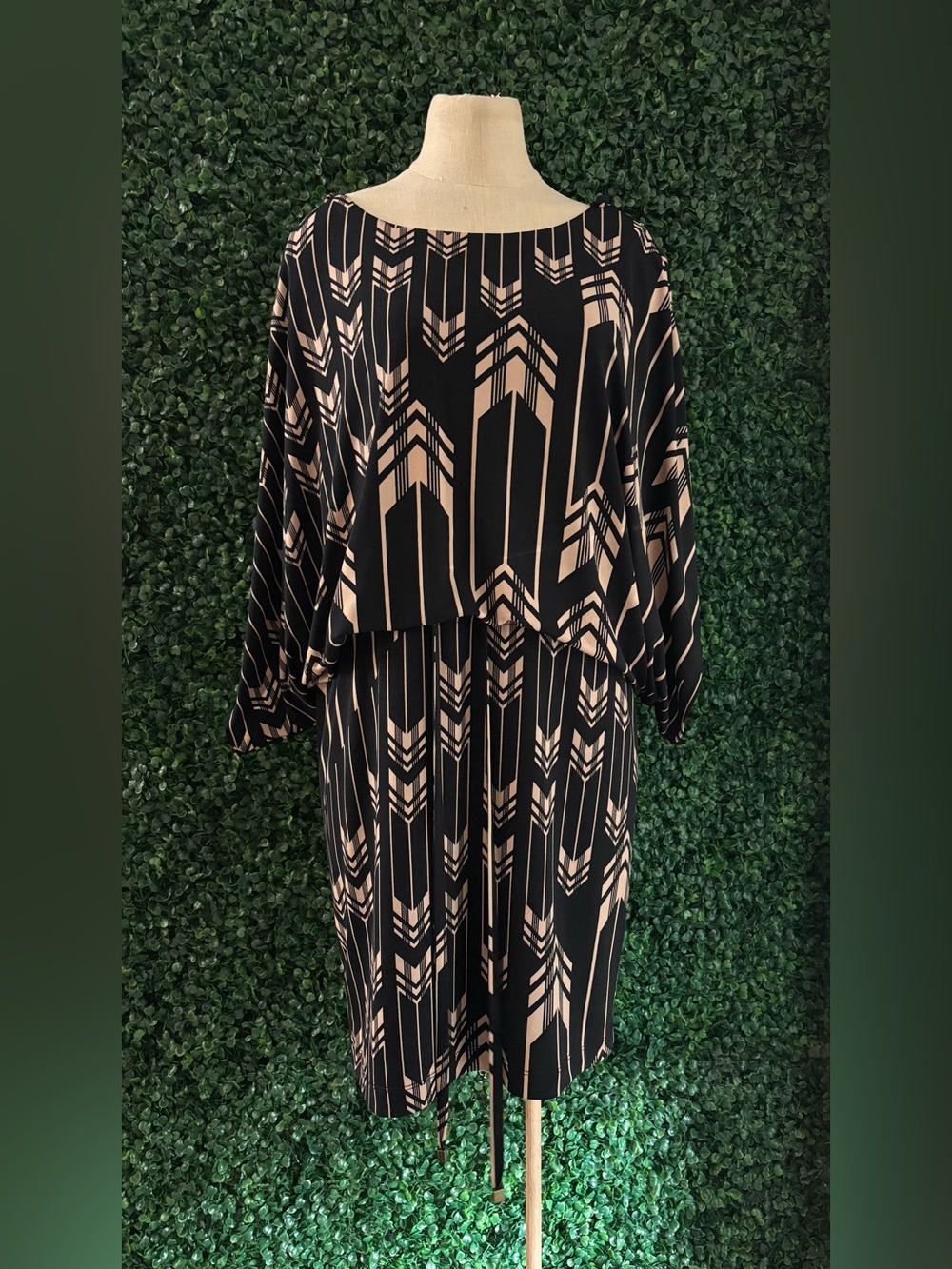 NWOT Sz M Jessica Simpson Black Geometric Blouson Sheath Dress Kimono Sleeve